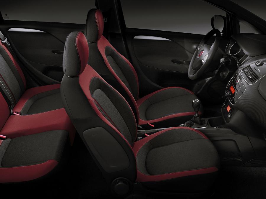  Fiat Punto 5-Door 2012 года  (фото 6 из 30)